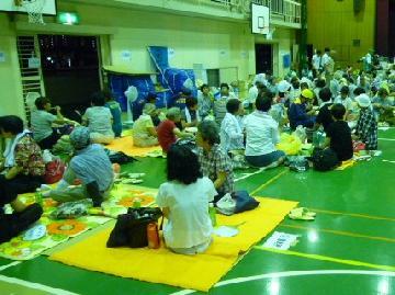 写真:宿泊型避難所開設訓練 訓練風景