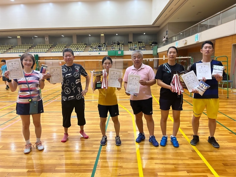 写真:混合ダブルスの部で受賞したペア