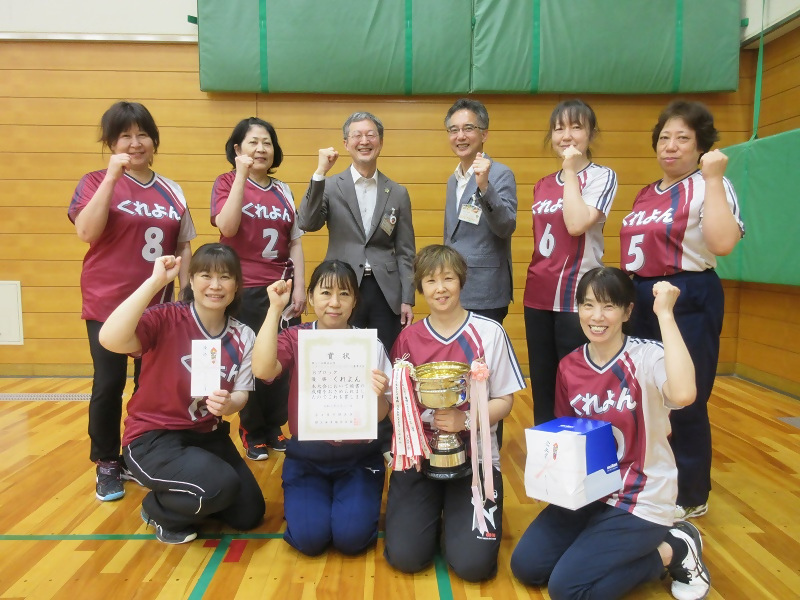 優勝した「くれよん」の皆さんの写真