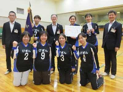 優勝した「びぎん」の皆さんの写真