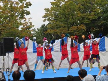 写真:ブルーステージの出演者の様子