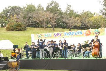 写真:神の倉中学校吹奏楽部の演奏の様子