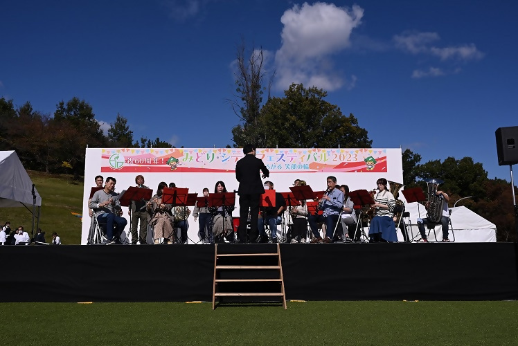 写真:名古屋緑吹奏楽団の吹奏楽演奏の様子