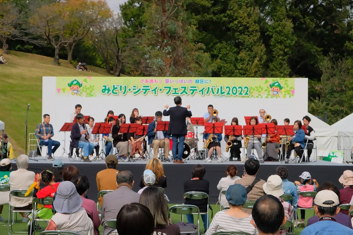 写真:名古屋緑吹奏楽団の吹奏楽演奏の様子