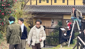 写真:映画製作の様子です。有松岡家住宅にて。