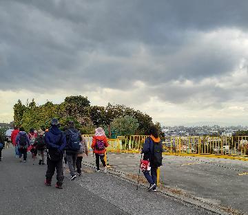 写真：丸根砦跡に向けての歩み