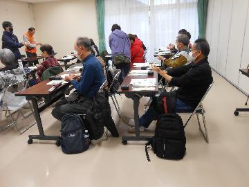 写真：最初のガイダンスと心拍数の確認方法を練習