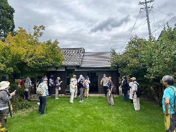 写真：古民家再生の「弥生の丘」を見学