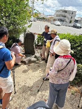 写真：成海神社境内にある芭蕉の句碑