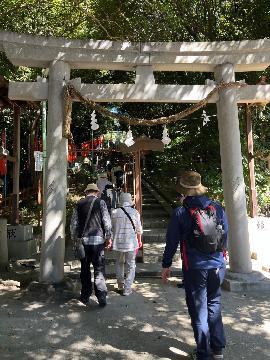 写真：有松天満社。階段を上ります