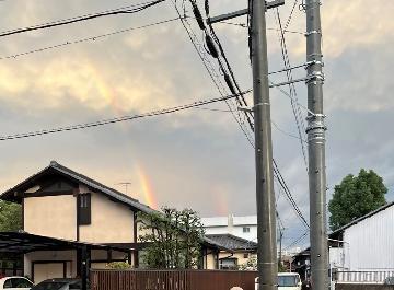 写真：見学終了時、雨もやみ、空には虹が2本かっていました