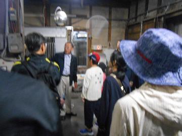 写真：酒造りの工程や苦労話を聞きます