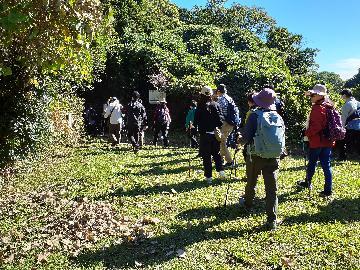 写真：二の丸跡へ歩みを進めます