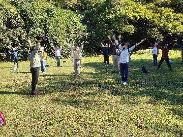 写真：きらきらマン体操で気分転換