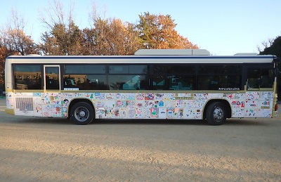 写真：完成したお絵描きバス