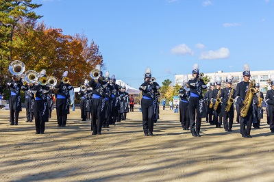 写真：お出迎えパレードの様子
