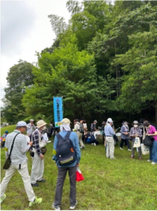 写真:集合場所に集まる様子