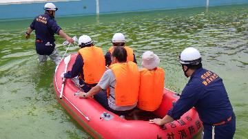 写真:操船救助訓練の様子