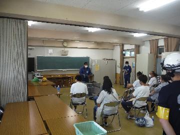 写真:地下式給水栓設置訓練