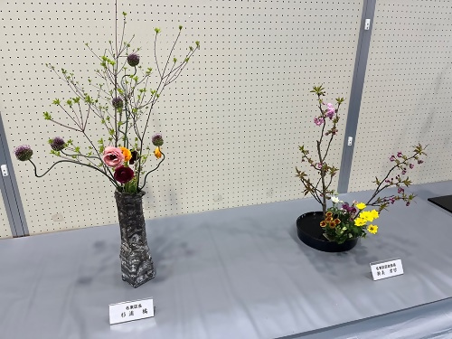 写真:区長と区政部長の花