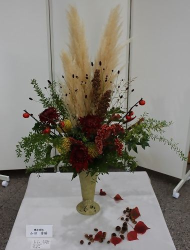 写真：会場玄関の作品