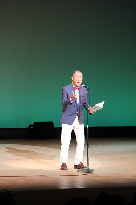 写真：詩吟を歌う様子1