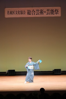 写真：日本舞踊を踊る様子6