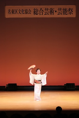 写真：日本舞踊を踊る様子7