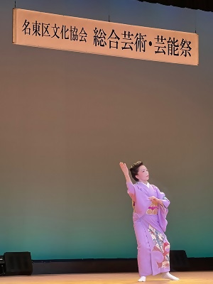 写真：日本舞踊を踊る様子4