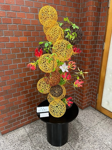 写真：会場玄関の作品