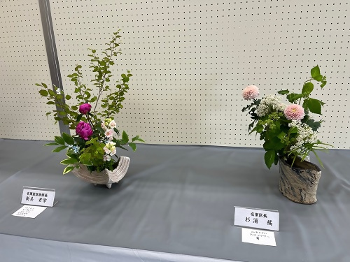 写真：区長と区政部長の花