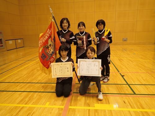 写真：女子の部の優勝チーム　ひまわり