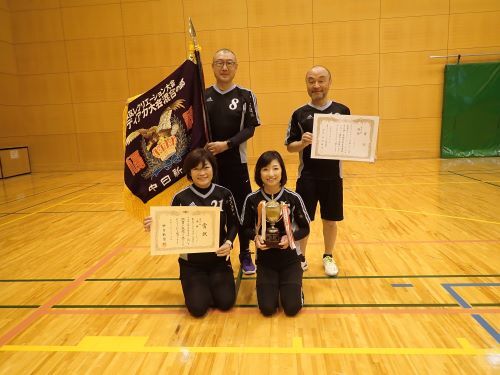 写真：混合の部の優勝チーム　ミーティア