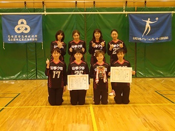 コスモスの部優勝山手クラブBの集合写真