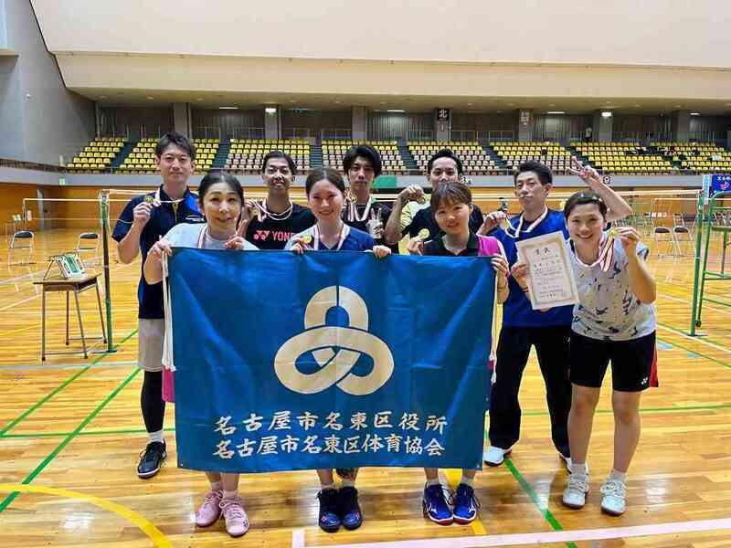 写真：バドミントン大会優勝チームの様子