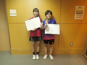 優勝者の集合写真(ダブルス)