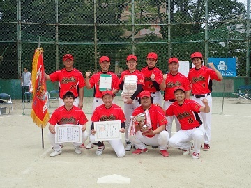 優勝チームの集合写真