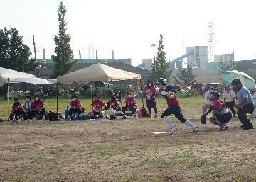 写真:ソフトボール大会(女子の部)の様子