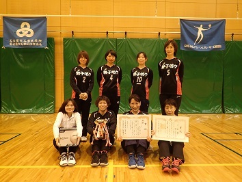 りんどうの部優勝勢子坊クラブの集合写真