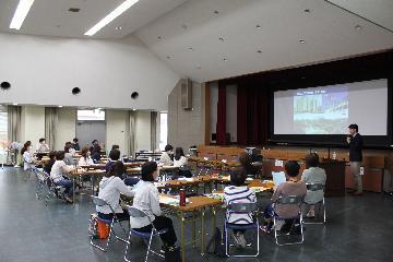 写真：講演会の様子