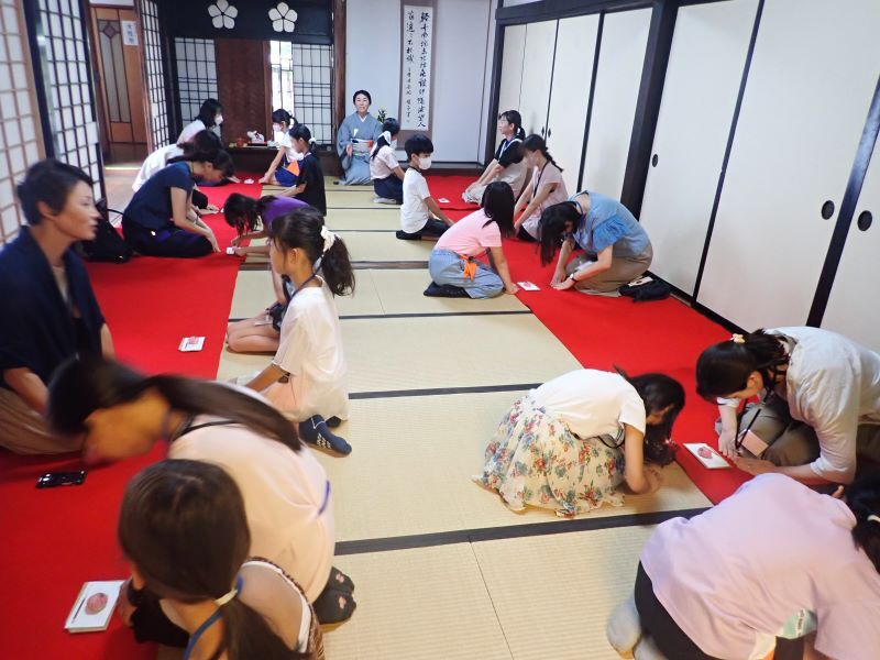 写真：茶道体験の様子