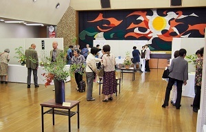 写真：華道展の全体の様子