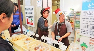 写真：「ほっとはむ」販売風景