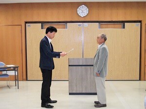 写真：授賞式の様子2（浅井様）