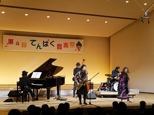 写真：チャウダーのジャズ演奏