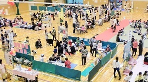 写真：にぎわう会場全体の様子