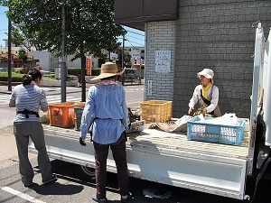 写真：境根朝市での風景
