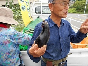 写真：ニコ・ニコ・マルシェさんのなす
