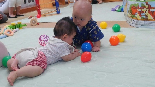 写真：可愛い赤ちゃんのツーショットです