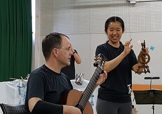 写真：マルティンさんと奥様（夕湖さん）です